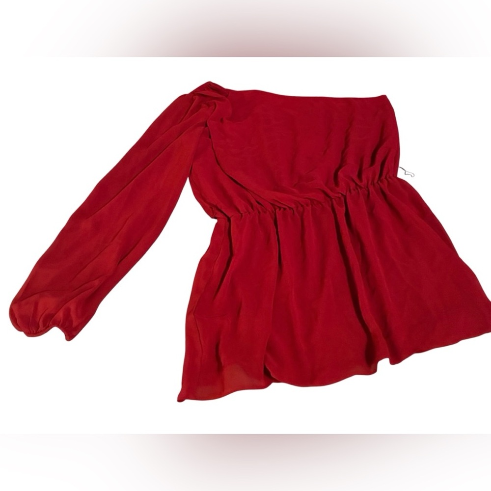 NWT BISOU BISOU RED ONE SHOULDER
TOP SIZE M